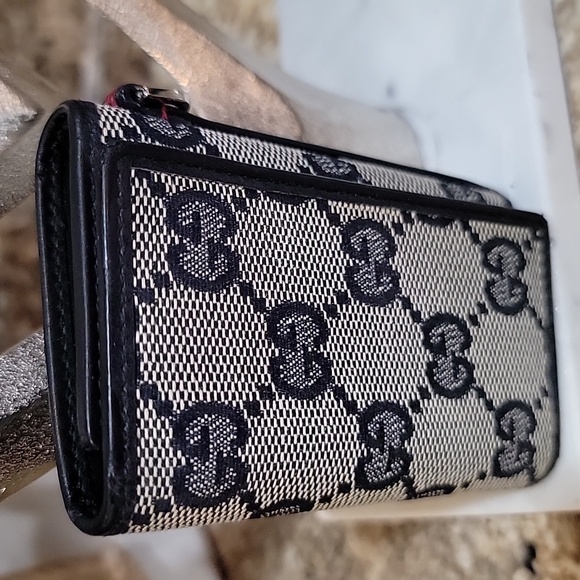 GUCCI  KEY RING HOLDER - Picture 3 of 9